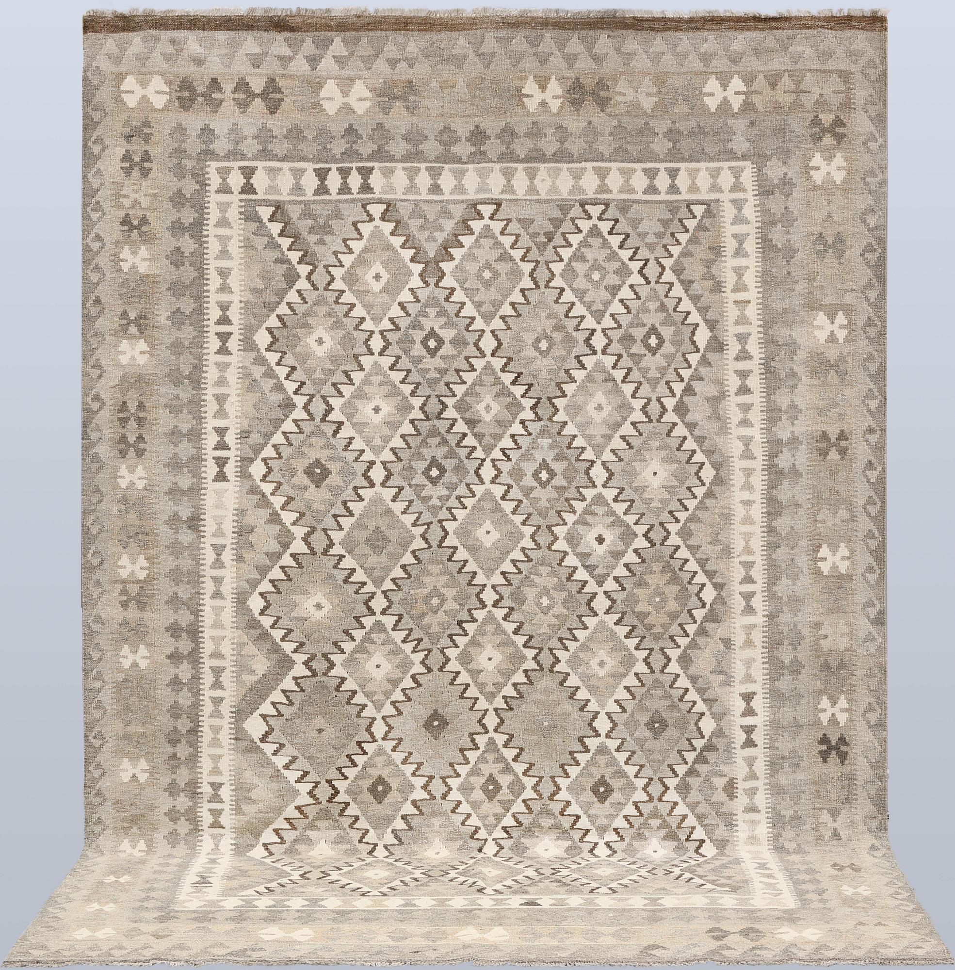 A Kilim rug, approx. 297 x 201 cm.