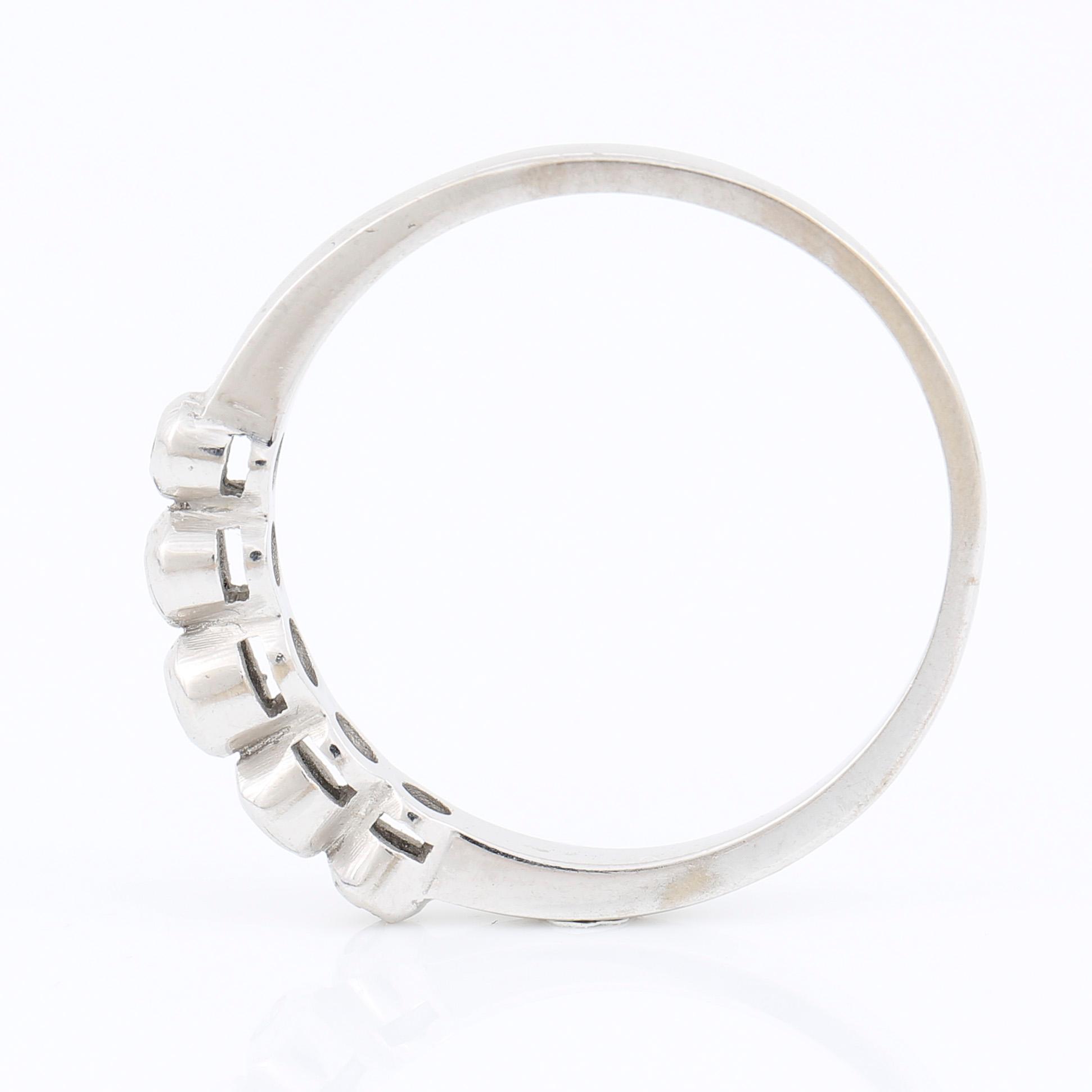 RING, 14k vitguld med briljantslipade diamanter, tot ca 0,06 ct. Vikt ca 2,6 gram.
