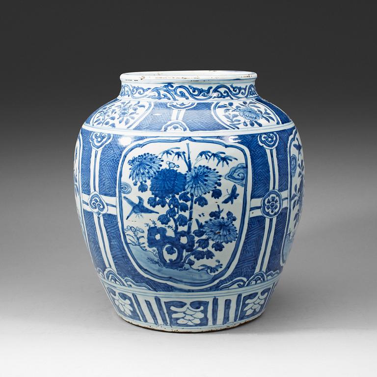 A blue and white jar, Ming dynasty, Wanli (1572-1620).