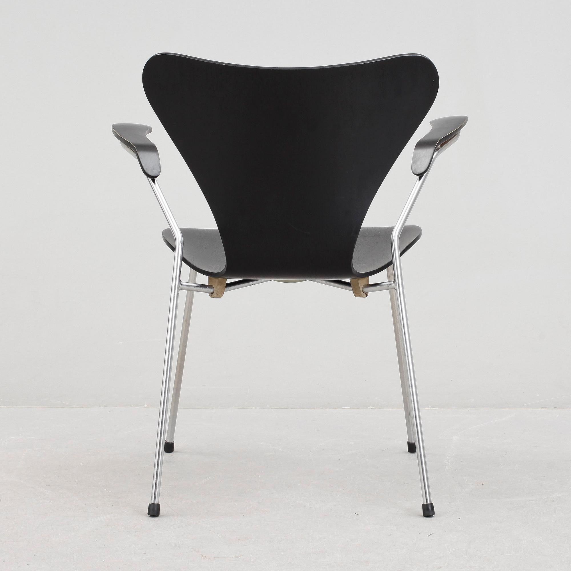 KARMSTOL, "Sjuan", Arne Jacobsen, Fritz Hansen, formgiven 1955.
