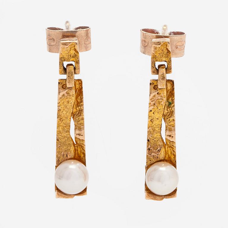 Björn Weckström, örhängen, "Pärltorn", 14K guld och odlade pärlor. Lapponia 1968.