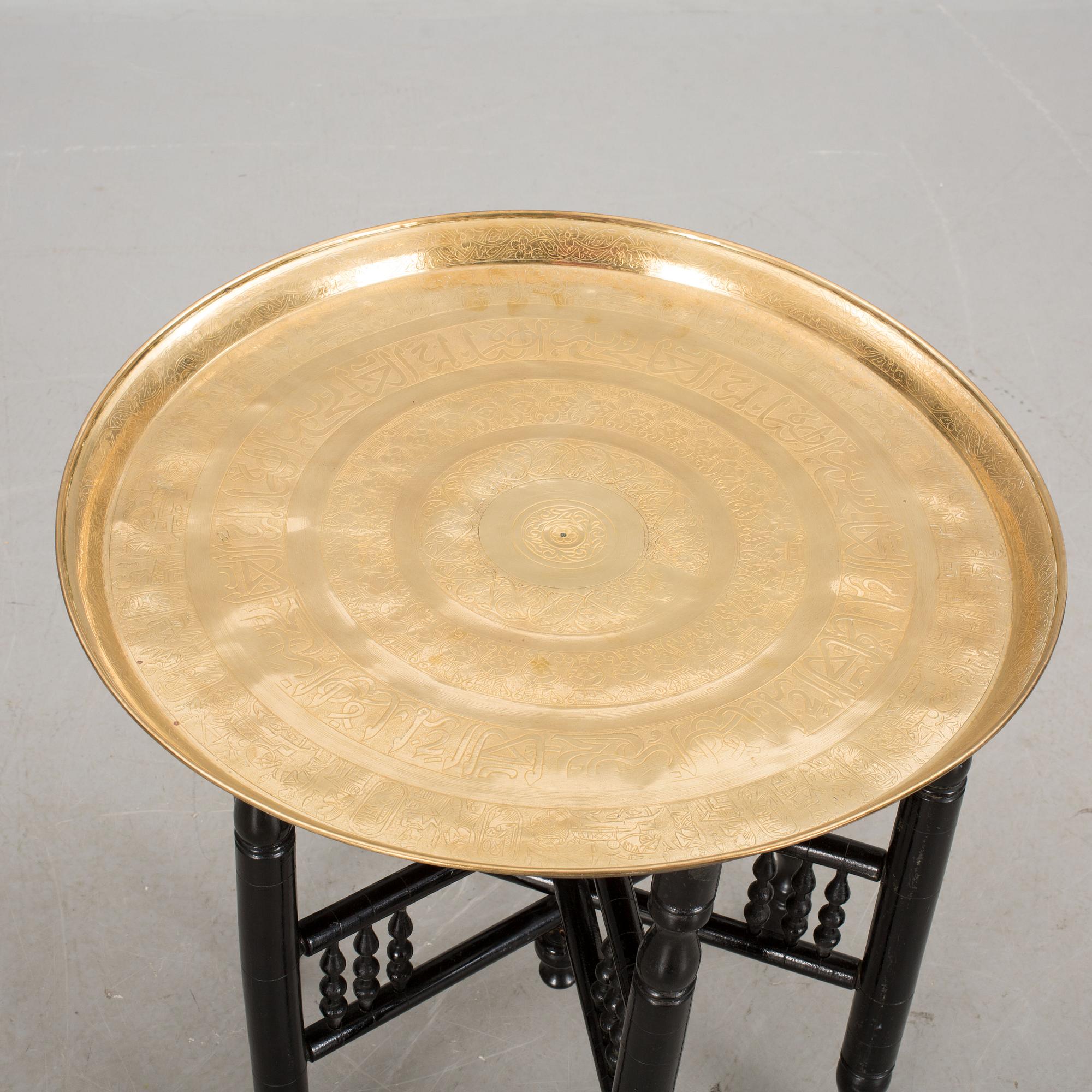 RÖKBORD, mässing och trä, 1900-talets början.