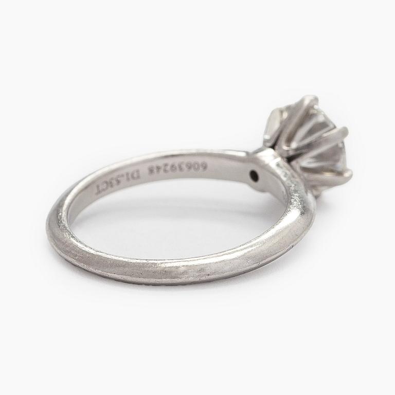 Tiffany & Co, a platinum ring with a brilliant-cut diamond 1.53 ct. With certificate.