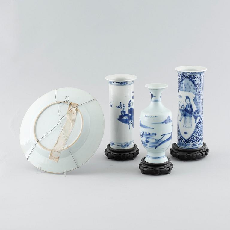 Four pieces of chinese porcelain, 18th and 19th/early 20th century.
