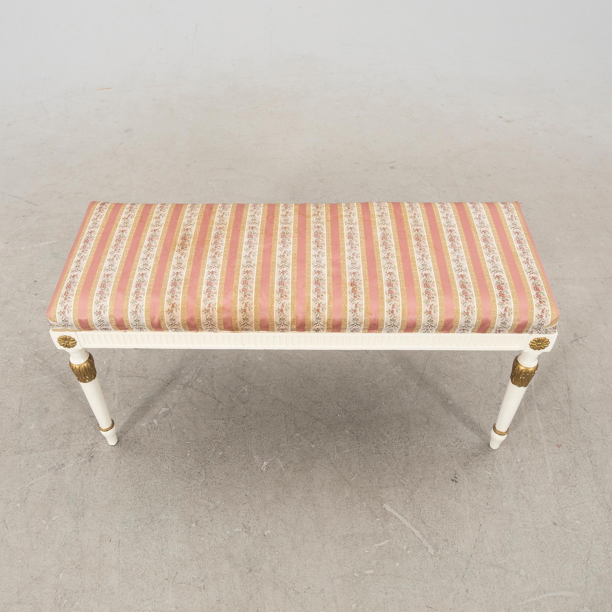 Bänk Gustaviansk stil 1900-talets första hälft.