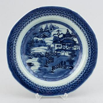 A set of 14 blue and white plates, Qing dynasty, 19th Century.