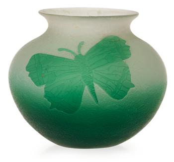 825. A Karl Lindeberg Art Nouveau cameo glass vase, Kosta, Sweden.