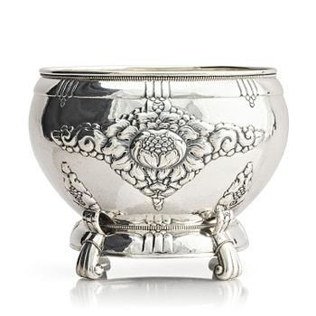 337. A Swedish early 20th century art nouveau silver centerpiece bowl, mark of Karl Anderson, Stockholm 1916.