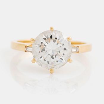 364. An 18K gold ring set with a round brilliant-cut diamond weight 3.30 cts quality E vs2.