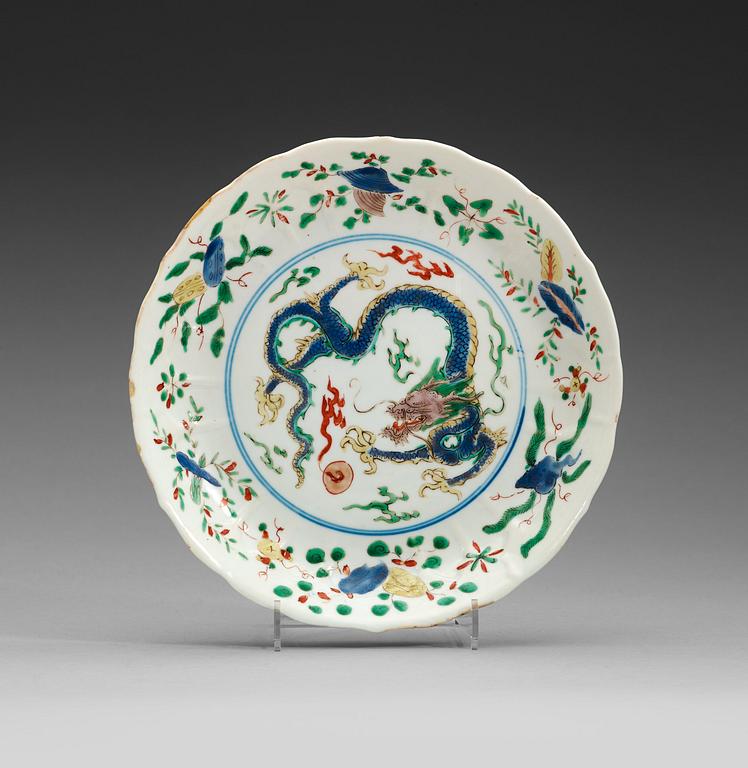 SKÅLFAT, porslin, Qingdynastin, med Chenghuas märke, Kangxi (1662-1722).