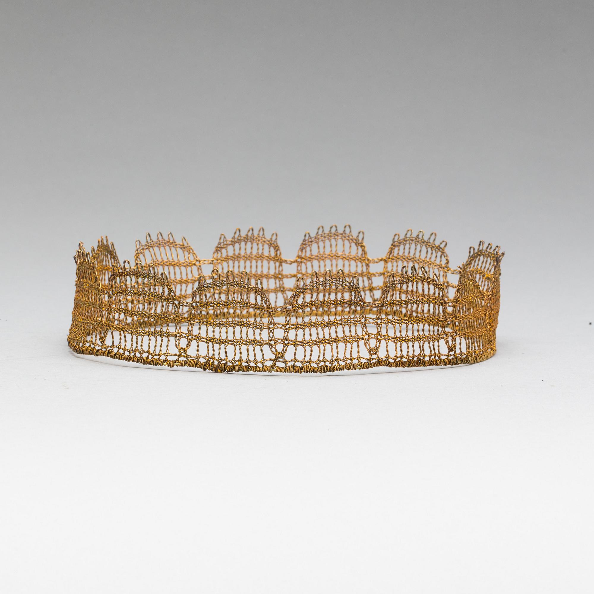 BRUDKRONA, förgylld metalltråd, 1900-talets mitt.