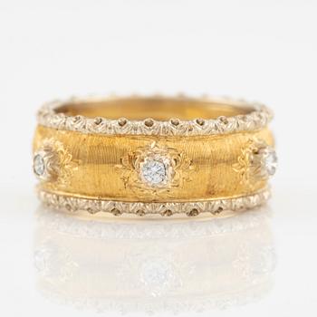 Ring, gold with brilliant-cut diamonds.