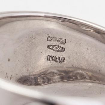 An 18K white gold ring, diamonds totalling approx. 0.21 ct, Italy.