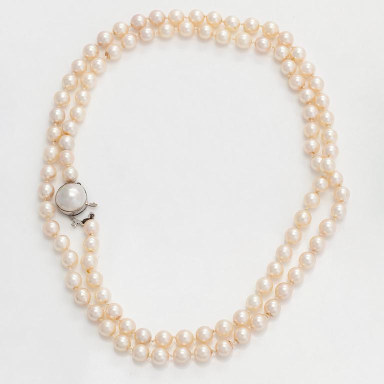 Helminauha, japanilaiset barokkihelmet, lukko 18K valkokultaa.