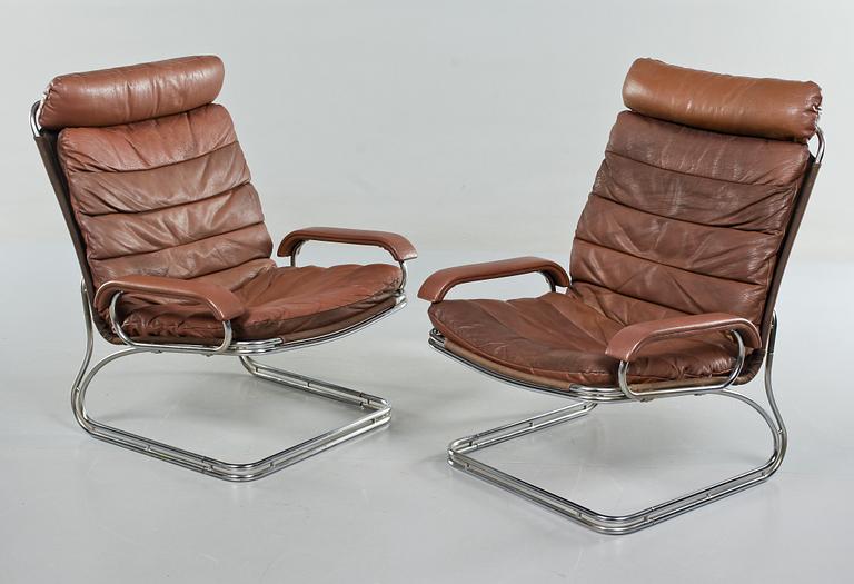 FÅTÖLJER, ett par, 1970-tal.