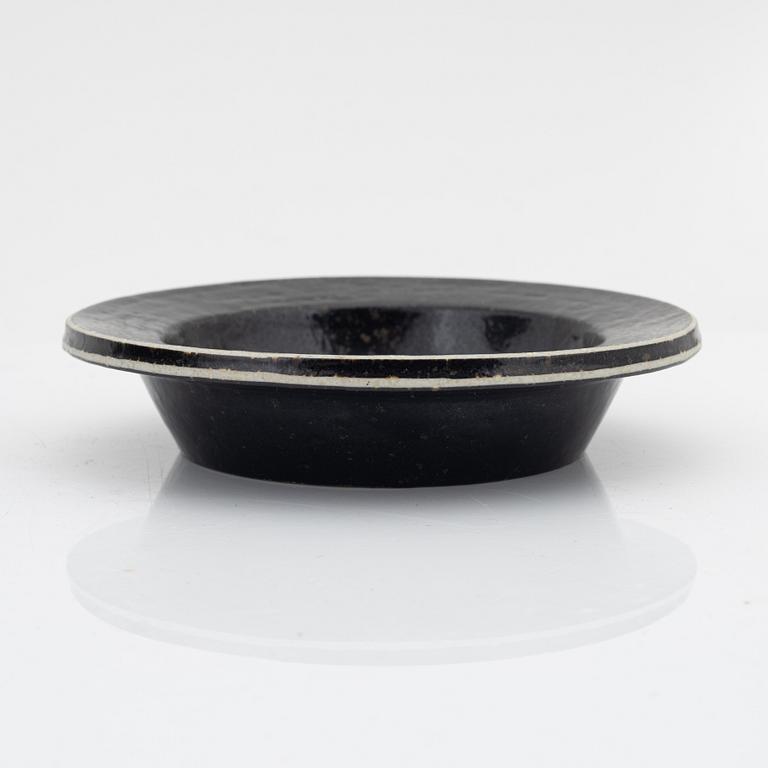 Britt-Louise Sundell, vas samt två fat, stengods, Gustavsberg, 1960/70-tal.