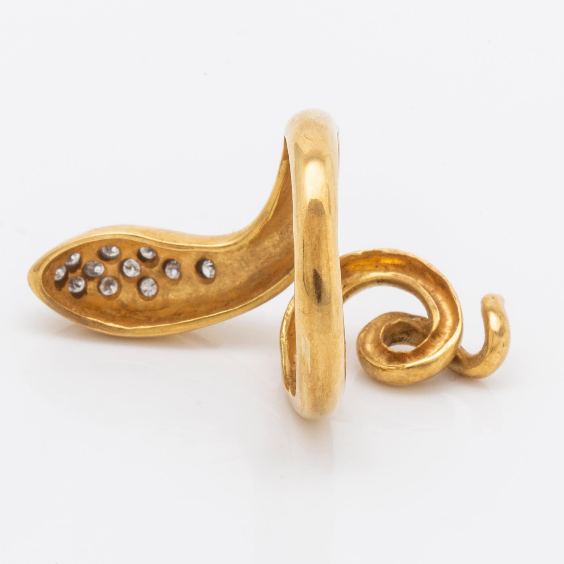 Ring 18K guld och briljanter , total vikt 9,5 g.