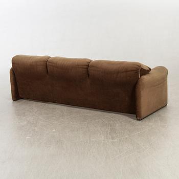 Vico Magistretti, sofa "Maralunga" for Cassina later part of the 20th century.