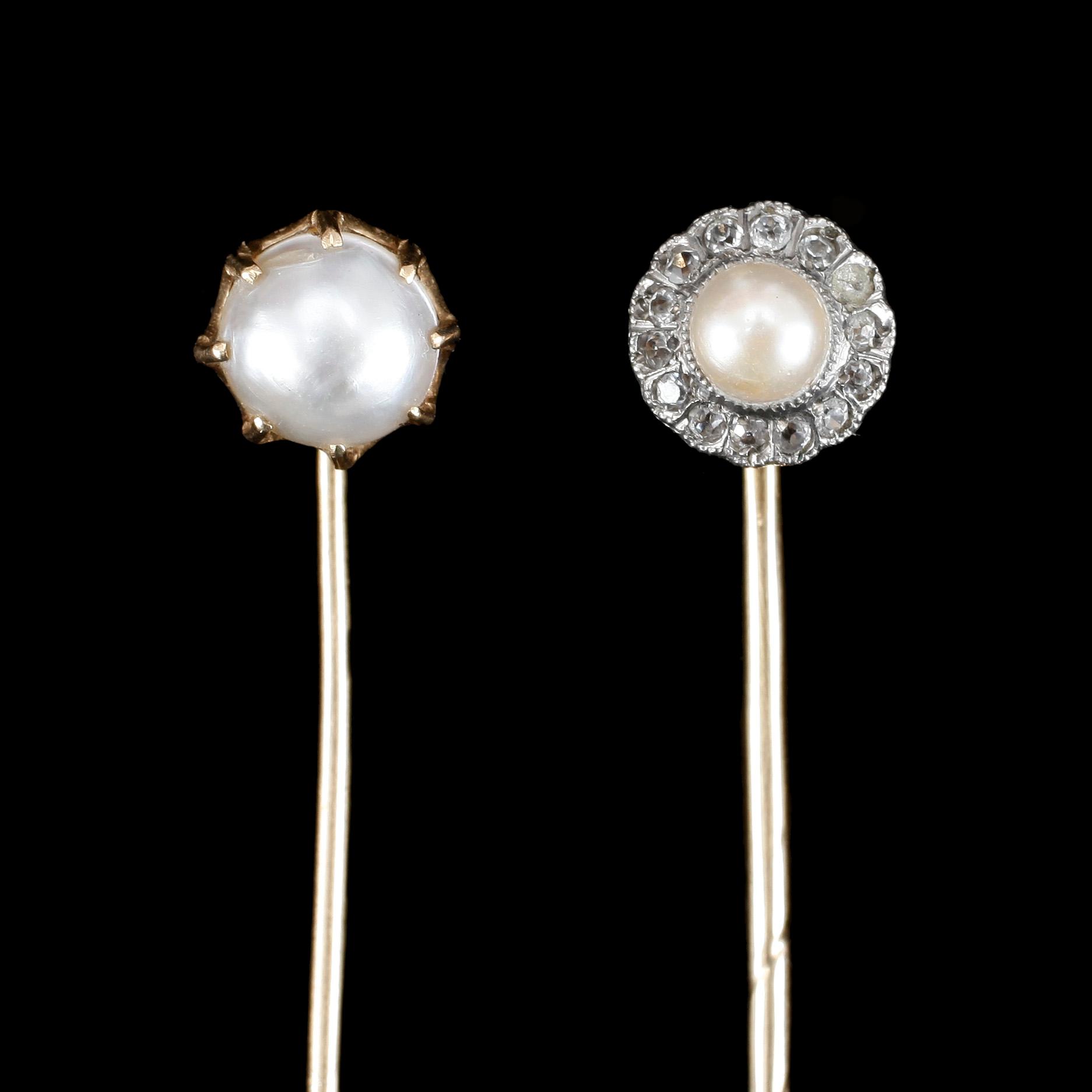 KRAVATTNÅLAR, 2 st, 18 k guld, G Dahlgren, 1900-talets första hälft. Tot vikt ca 3 gram.