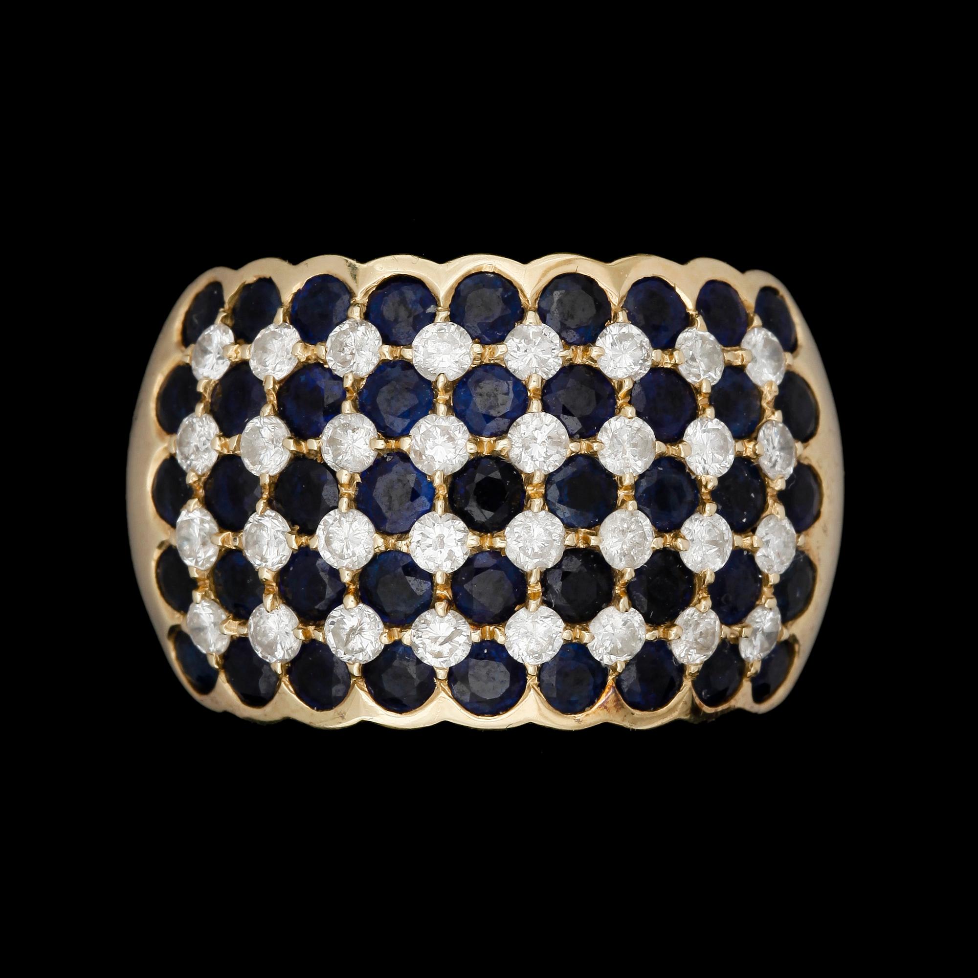 RING, guld 18 k, safirer samt briljanter, tot ca 1,20 ct. Vikt ca 10 g.