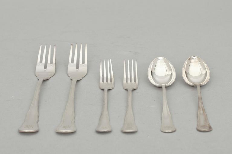 BESTICK, uppsättning, silver, 67 delar, "Chippendale", CG Hallberg, Stockholm, 1930/40-tal. Vikt 2358 g.