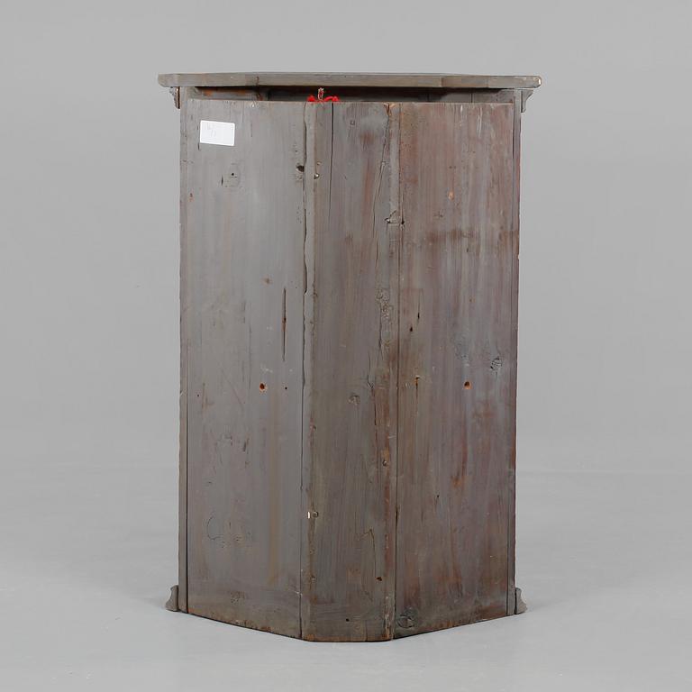 HÖRNSKÅP, 1800-tal.