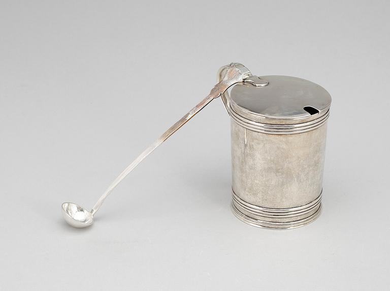 SENAPSKANNA, silver, Anders Lundqvist, Stockholm 1823. Vikt 180 g.