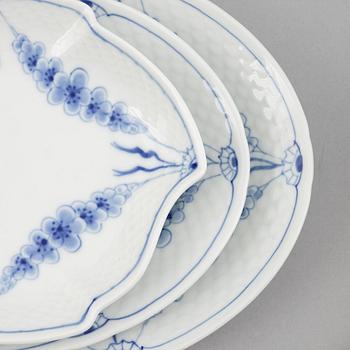 Harriet Bing, a 50-piece porcelain dinner and coffee service, "Empire", Bing & Grøndahl, Danmark.