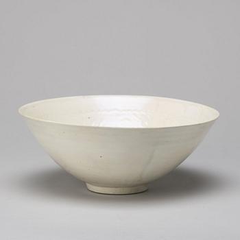 A large song style bowl, China, presumably 20th Century.