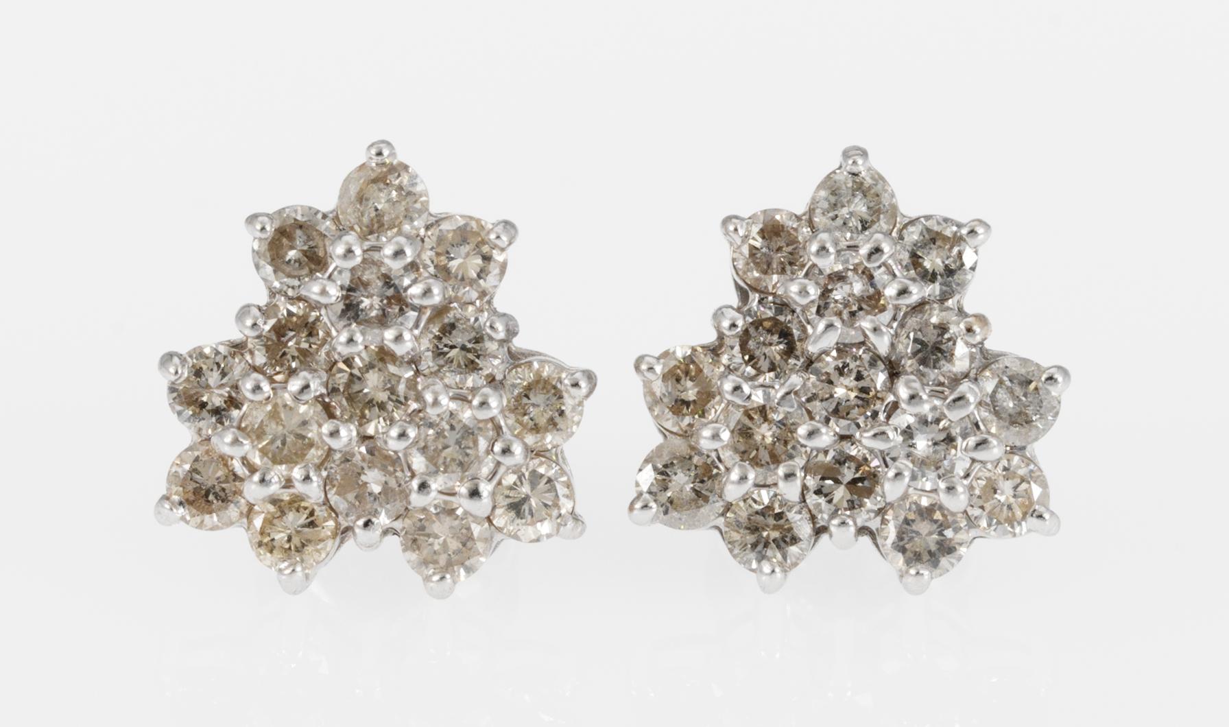 A pair of diamond earstuds, app. tot. 1.80 cts.