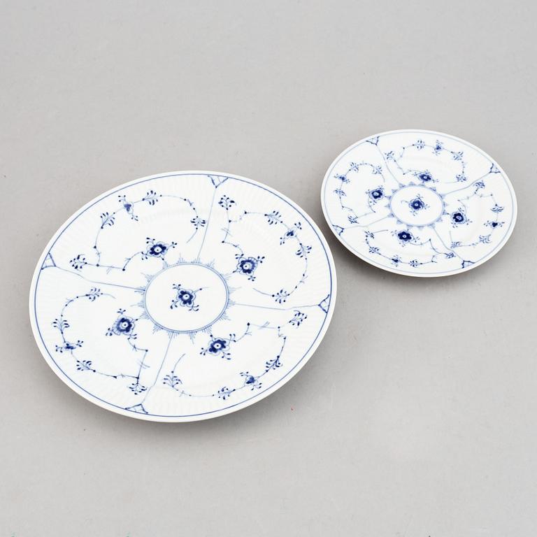 Royal Copenhagen, 29 pieces of 'Musselmalet Riflet' porcelain, Denmark.