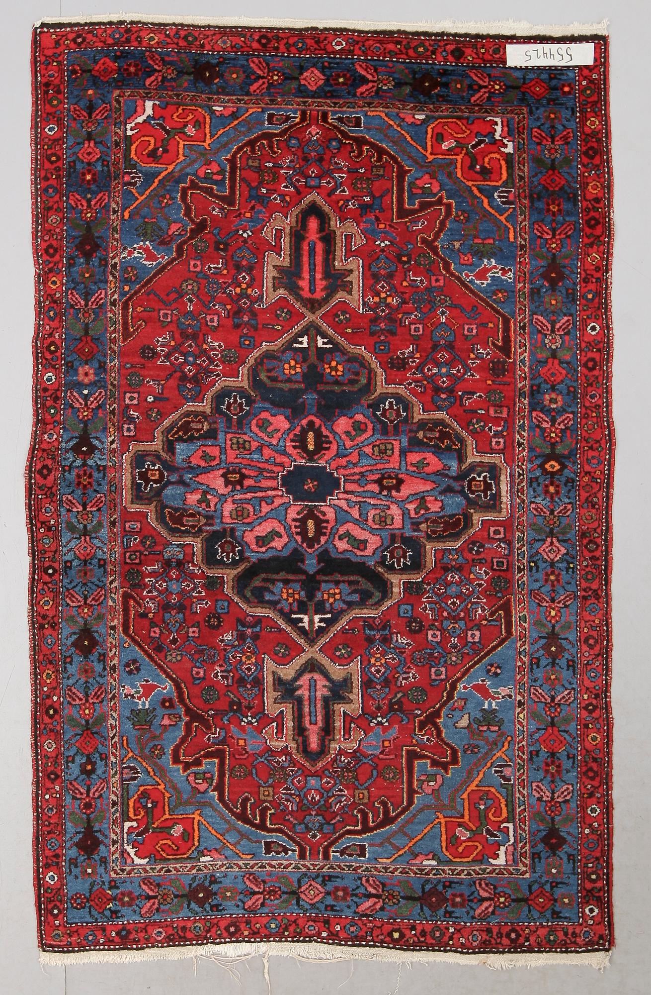 MATTA, Hamadan, ca 213 x 136 cm.