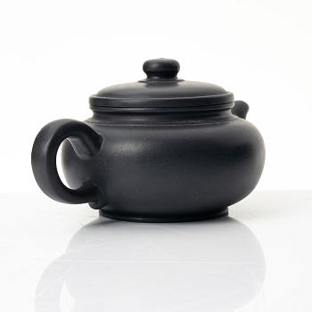 Zhou Guizhen, A blue yixing teapot, China, 1980s.