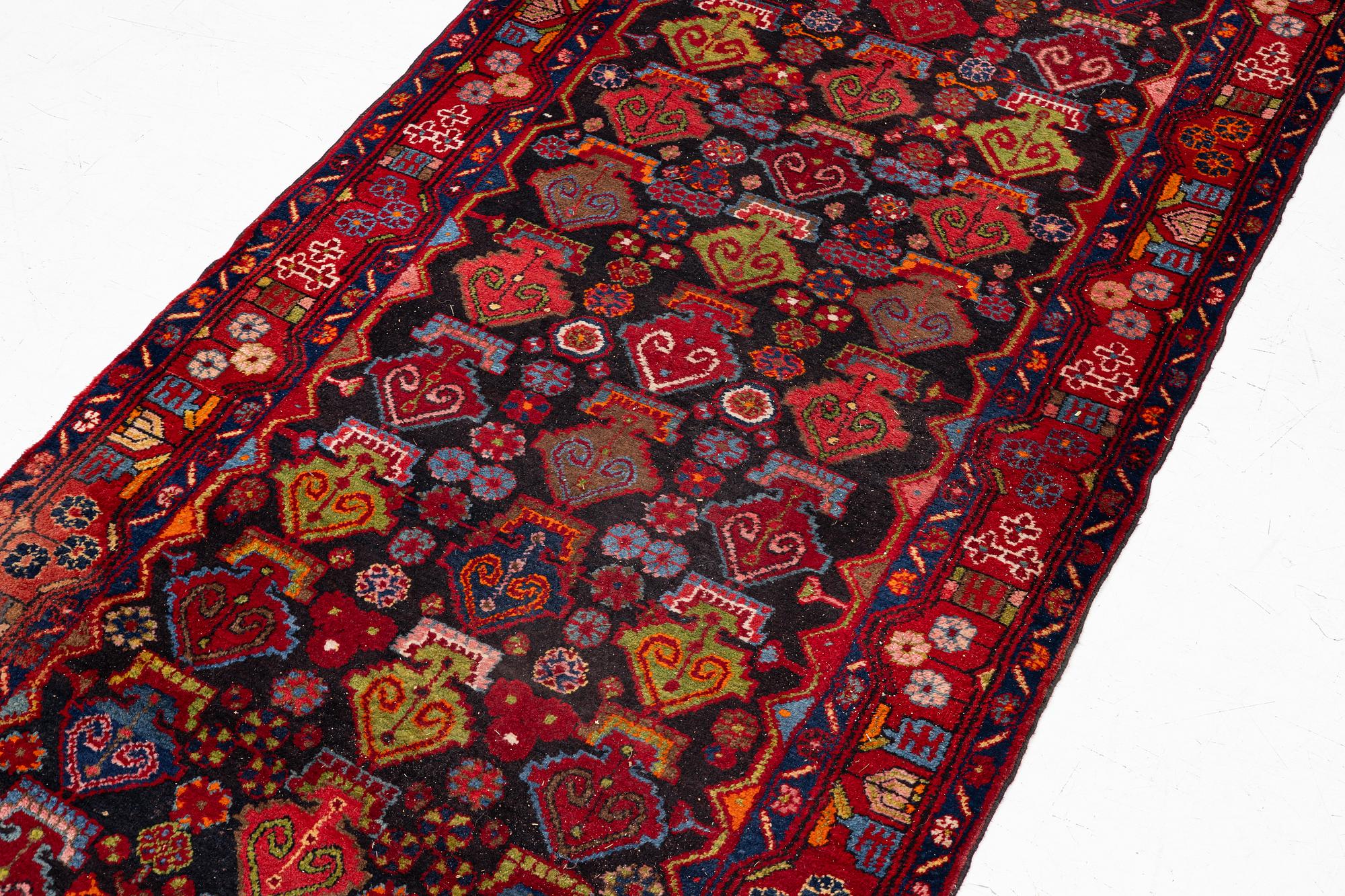 Semi-Antique Senneh runner., approx. 485 x 115 cm.