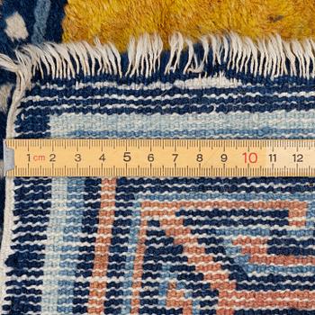 Matta, semiantik, Kina, ca 205 x 69 cm.