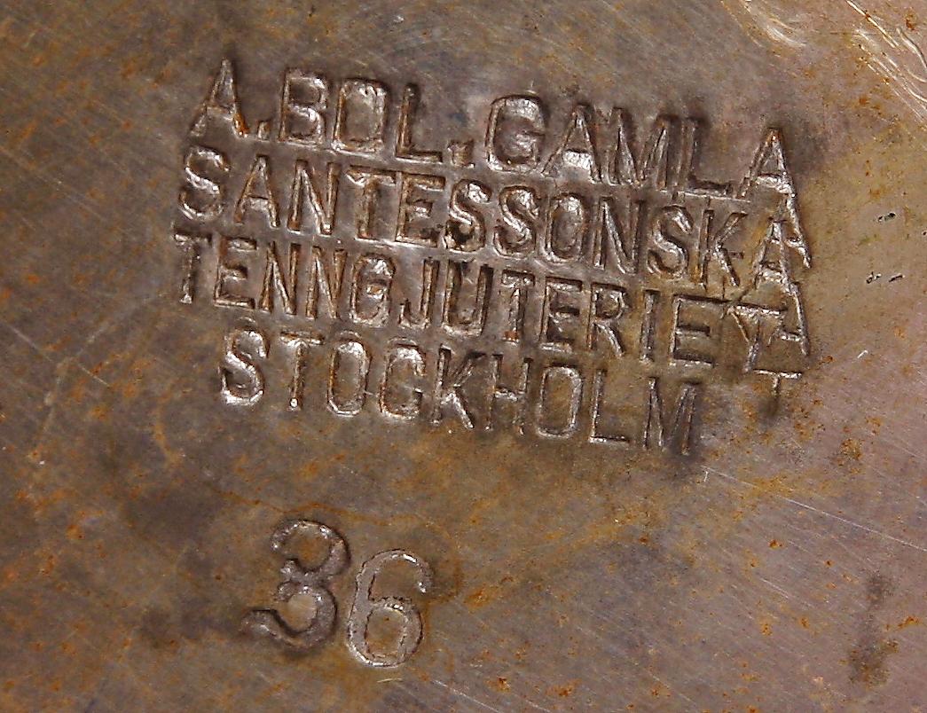 DRYCKESKANNA SAMT BÄGARE, 2 st, tenn, nyrenässans, Santessonska tenngjuteriet Stockholm, tidigt 1900-tal.