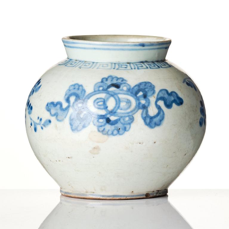 A blue and white Korean vase, Joseondynastin (1392–1897).