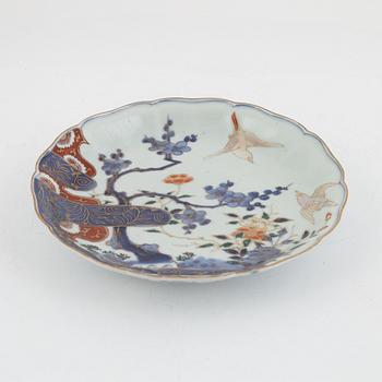 Two Japanese imari verte porcelain dishes, 19th century.