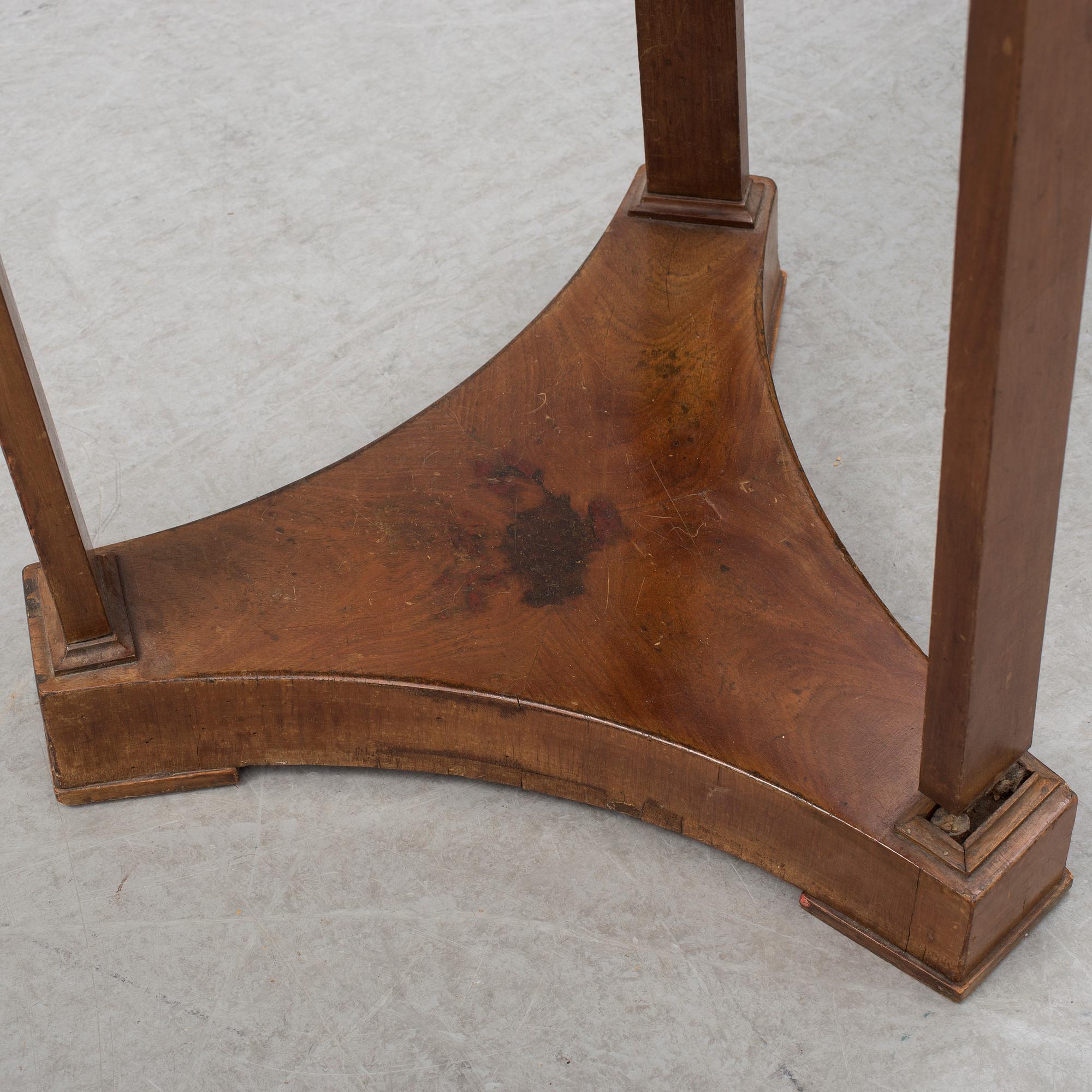 TABLE, probably France. First half of the 19th century.