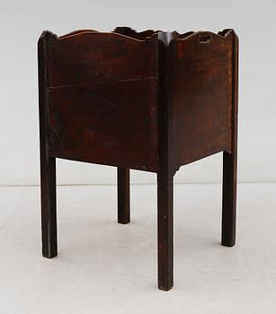 POTTSKÅP, England, 1800-tal.