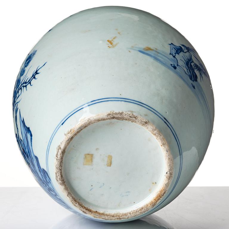 A blue and white jar, Qing dynasty, 19th Century.