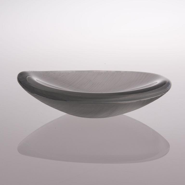 A model 3337 glass bowl signed Tapio Wirkkala Iittala -55.