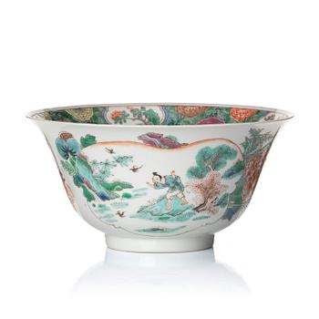 1098. A famille verte porcelain bowl, Qing dynasty, 19th century.