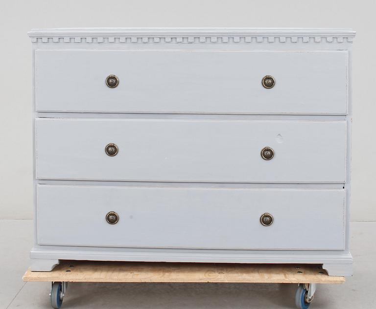 BYRÅ, gustaviansk stil, omkr 1900.