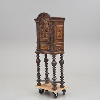 SKÅP, delvis renässans/barock, 1600-/1700-tal.
