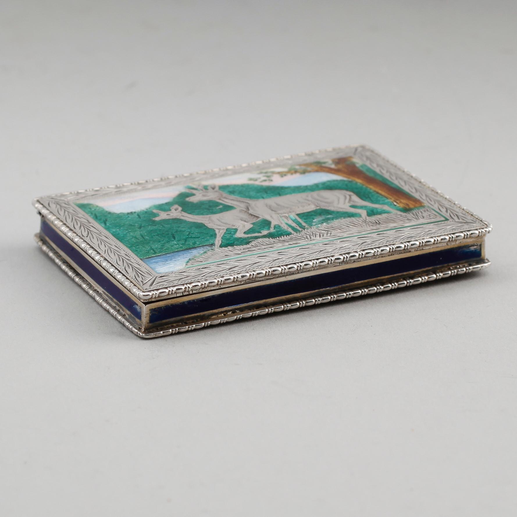 DOSA, silver och emalj, 1900-talets första hälft. Vikt ca 126 gram.