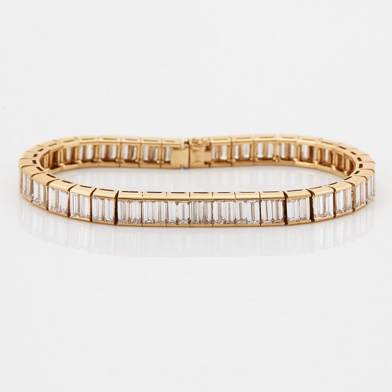 A Van Cleef et Arpels bracelet "Bracelet Baguette".