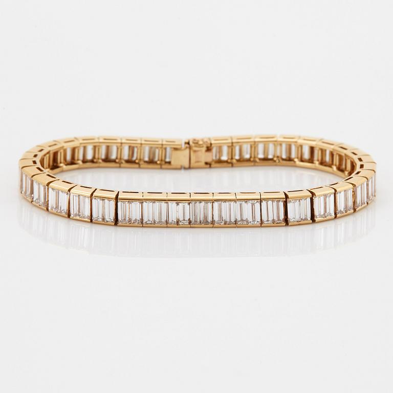 Van Cleef et Arpels armband 18K guld med baguetteslipade diamanter "Bracelet Baguette".