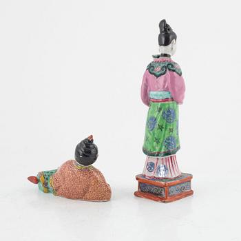 Figuriner, 2 st, porslin, Kina, 1900-talets första hälft.