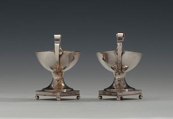 SUOLAKKOJA, pari. Hopeaa. Johan Jacob Tortberg Pori 1830-44. Paino 108 g.